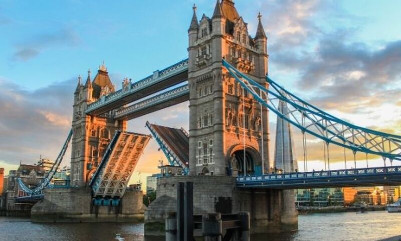İzmir Çıkışlı Noel Zamanında Londra & Masalsı Cotswold Köyleri Turu