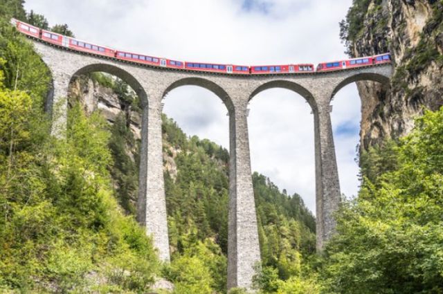 İzmir Çıkışlı Alp Dağlarında Bernina Express ile Tren Keyfi
