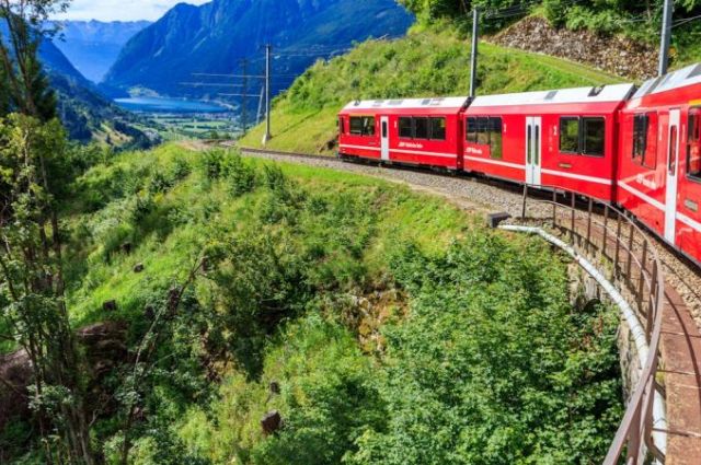 İzmir'den Direkt Sefer İle Alpler’de Bernina Express Keyfi ile  Masalsı Noel Pazarları Turu